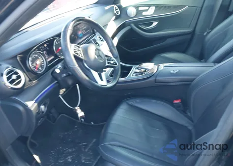 2019 Mercedes-Benz E 300 4Matic z USA, uszkodzony, nr VIN WDDZF4KB7KA596481